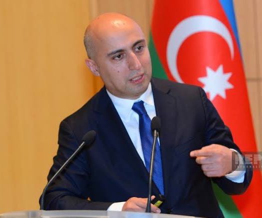 Azerbaycan Eğitim Bakanı Emin Emrullayev:

“Okullarda din eğitimi adı altında öğrencilere dini mesajlar verilmesi kabul edilemezdir.

Azerbaycan’da din derslerinin zorunluluğu Milli Meclis kararı ile yasaklanmıştır.