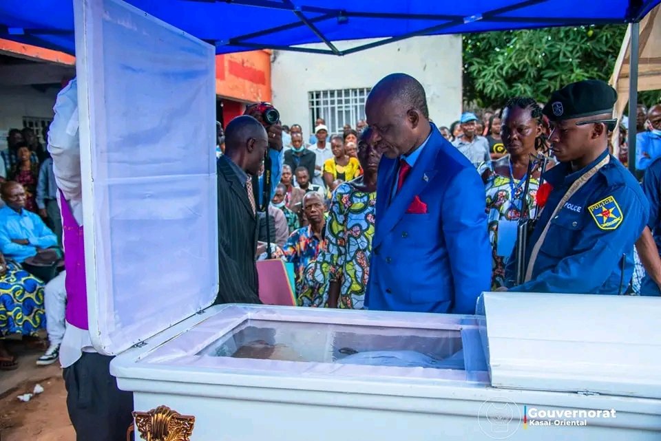 Augustin KAYEMBA MULEMENA rend les derniers hommages au Chef de division provinciale de la communication

MBUJIMAYI,LE 10.10.2024/#CELCOM-PROGOU.

Le Gouverneur intérimaire Augustin KAYEMBA MULEMENA a rendu, ce jeudi 10 octobre 2024, les derniers hommages à Clément TSHIDIBI