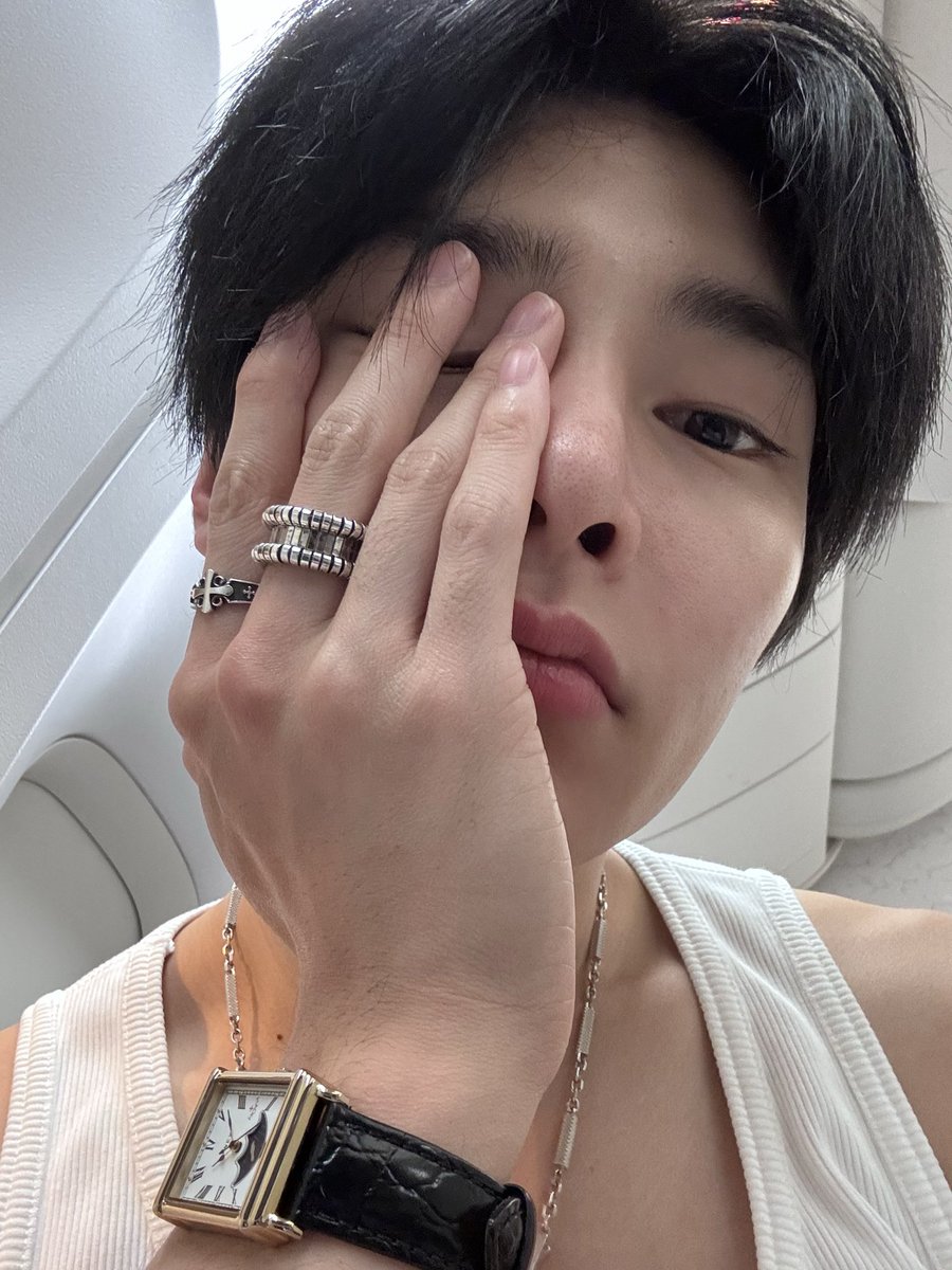 hyuninplanet's tweet photo. this is jeongin                      this is hyunjin

#현양 #hyunin #hyunjin #jeongin https://t.co/uzaZ5wjiur