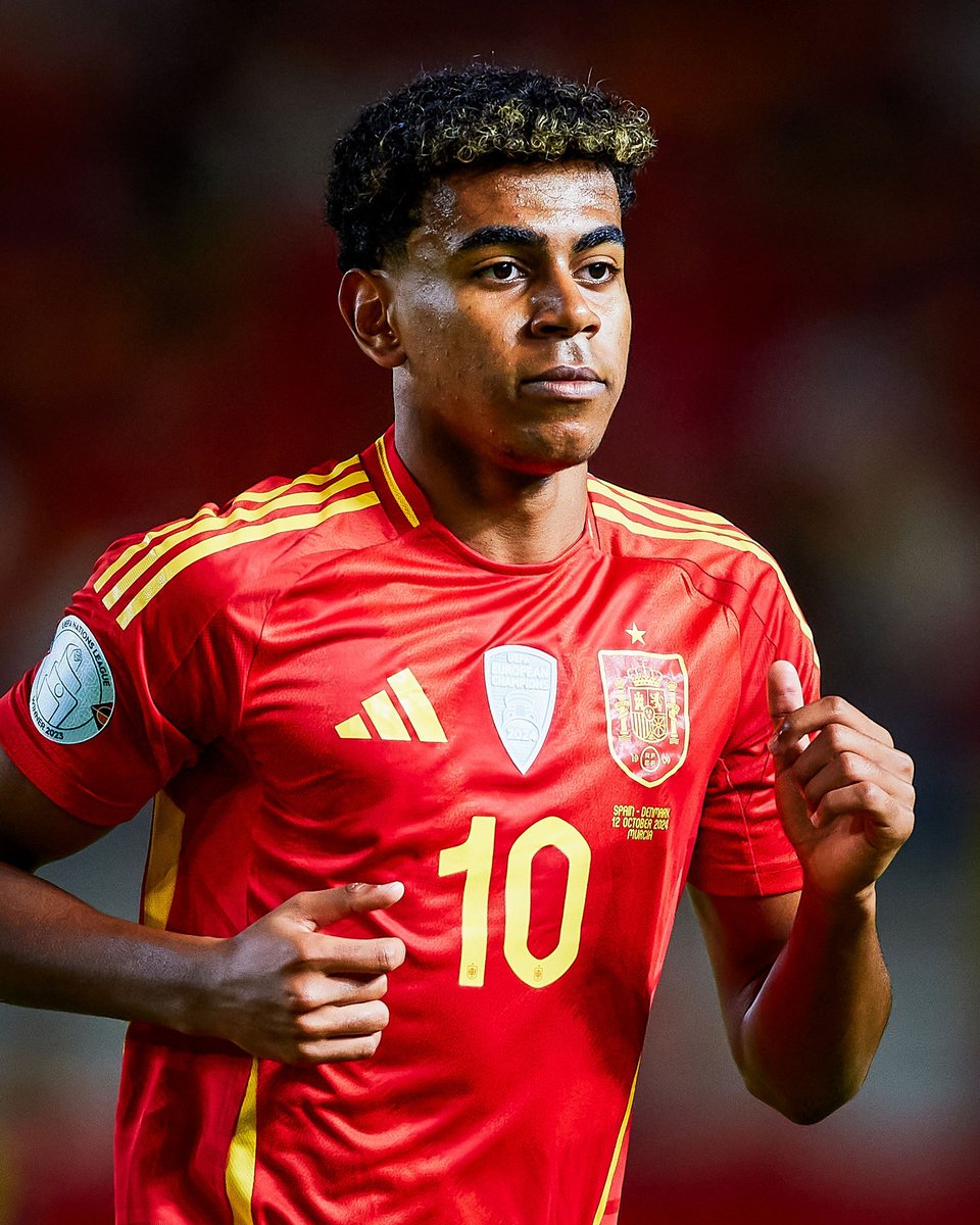 Lamine Yamal'ın Danimarka maçında aldığı sert müdahalelerle sakatlanmasıyla ilgili İspanya Teknik Direktörü Luis De La Fuente: 

"Yamal'ın bunlara alışması gerekiyor. Futbol böyle bir oyun. Bir arkadaşım, 'Rakibin ne yapmasını bekliyordun? Sana öpücük mü vereceklerdi?' derdi."