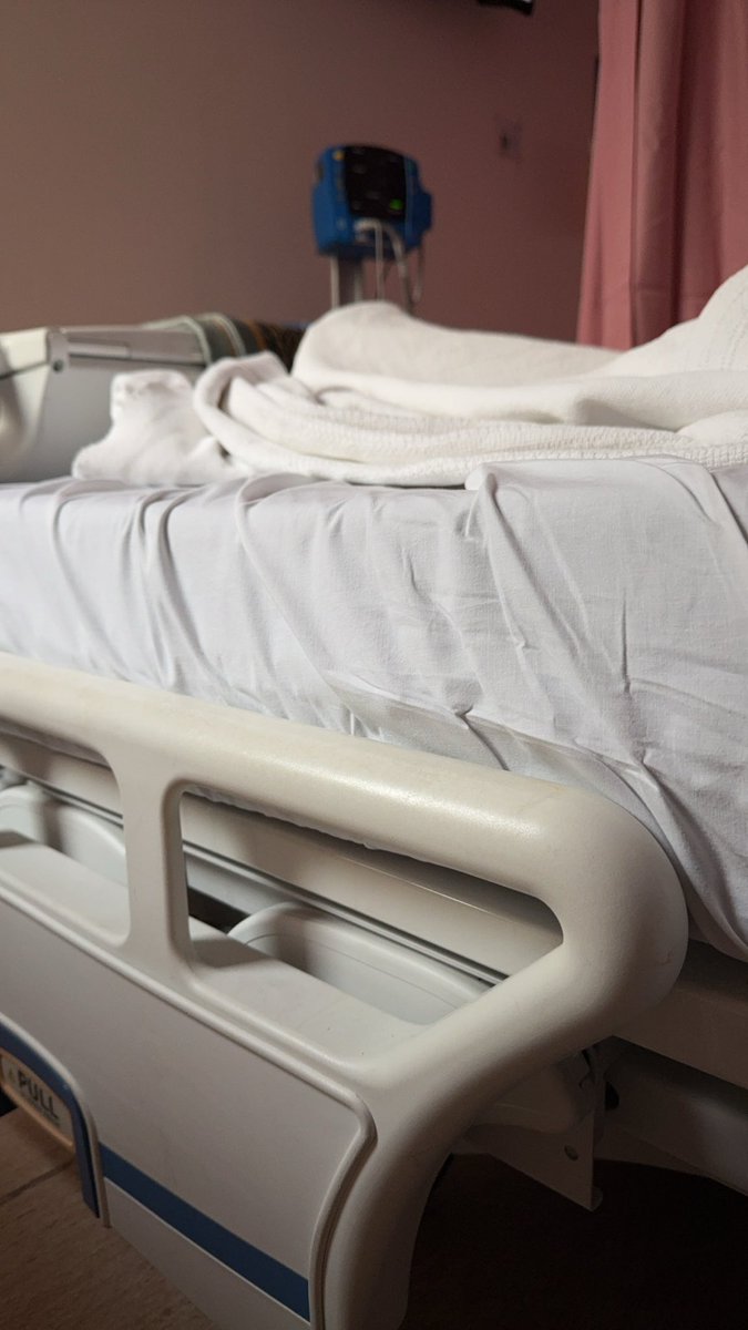 '

اللهم اشفِ أُمي 
واخرجها بالسلامة 🌹