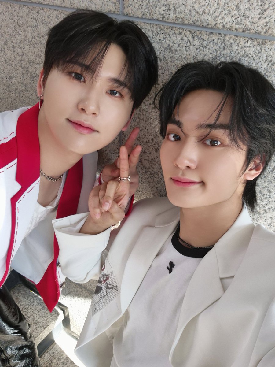 우리 붕방곰아디 우빈이형 생일축하해~🤗🤭🤗
#태영 #우빈 #HAPPYWOOBINDAY 
#룹피버스데이_곰아디_생일축하해