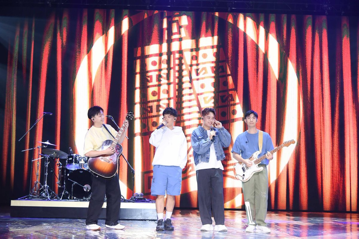 goldenbell_tw's tweet photo. #59廣播金鐘獎
表演節目「聲浪如潮湧向國際」 #搶先看

人氣樂團 #理想混蛋 首次登上金鐘舞台
不只即將帶來大家耳熟能詳的歌曲
也將演唱新歌獻給所有認真追夢的人✨

好期待今晚的正式演出～
#金鐘59 #GBA59 https://t.co/XzAJzRLELv