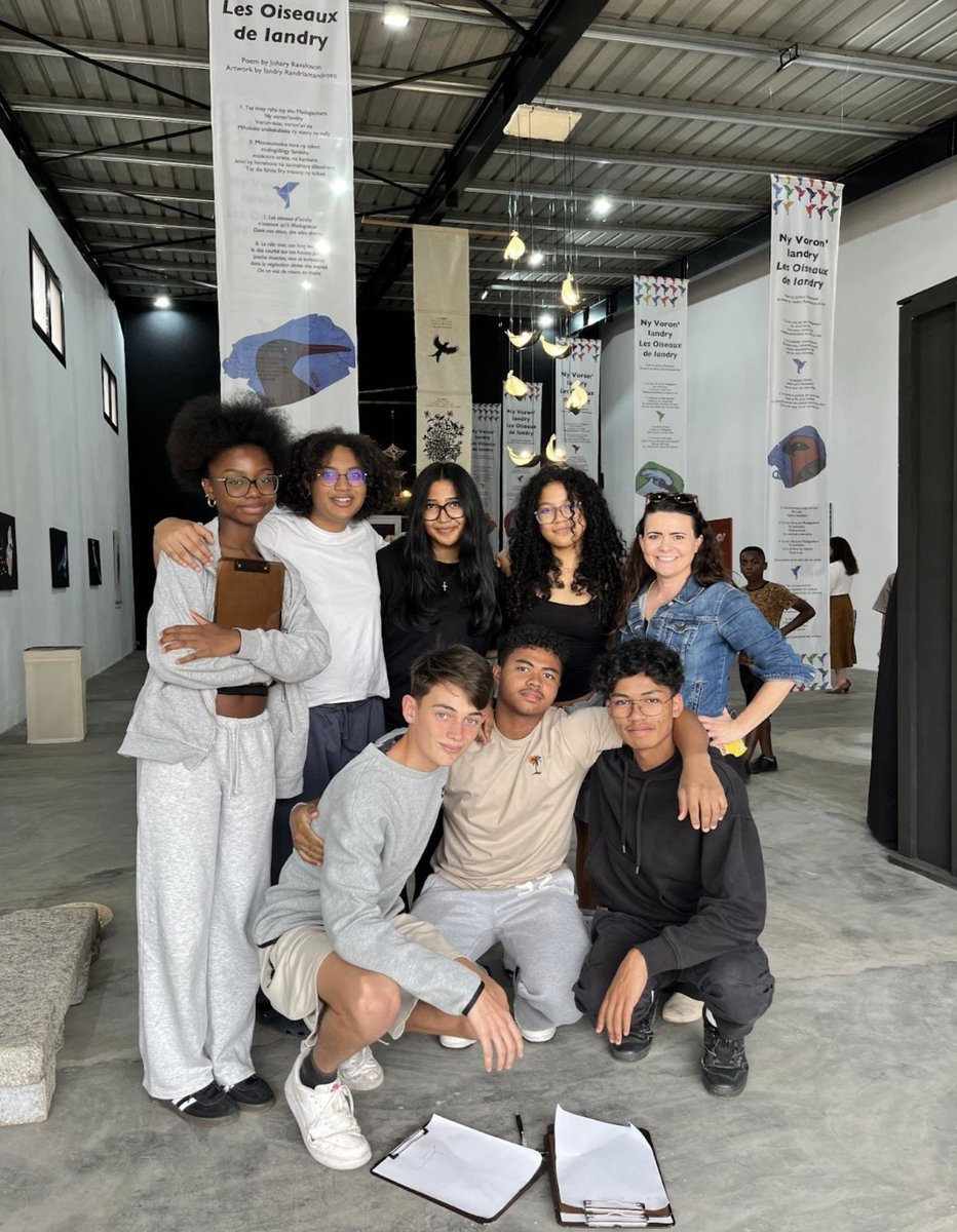 Our Grade 5 and 11 art students recently visited the “Antson'ny Tontolo Miaina” exhibition, which focuses on Madagascar’s environmental challenges. It was an inspiring experience that connects art with real-world issues!