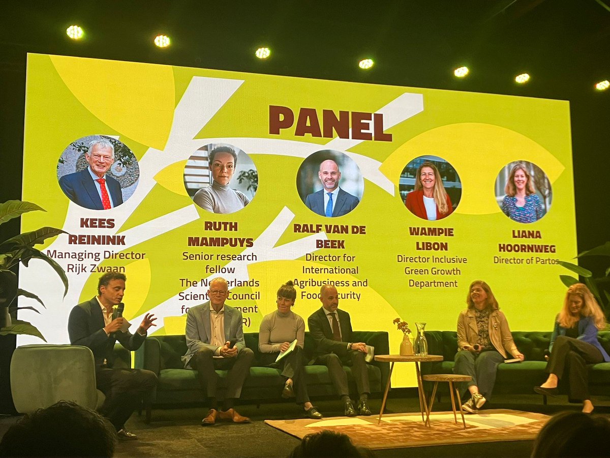 RijkZwaan's tweet photo. On #WorldFoodDay, our director, Kees Reinink, speaks at the Netherlands Food Partnership conference @nfp_sdg2 โBetter seeds are just the startโcollaboration in the fresh produce chain is key to providing fresh, healthy vegetables to peopleโ #vegetablebreeding #partnership https://t.co/jqghZL6DGM