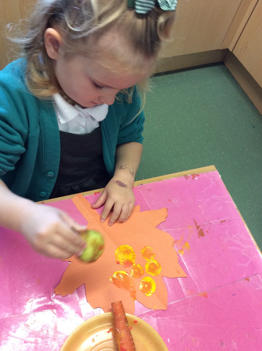 OverfieldsPri's tweet image. Being very creative in nursery, printing with fruit and vegetables and making leaf creatures! 🥕🍐🍂