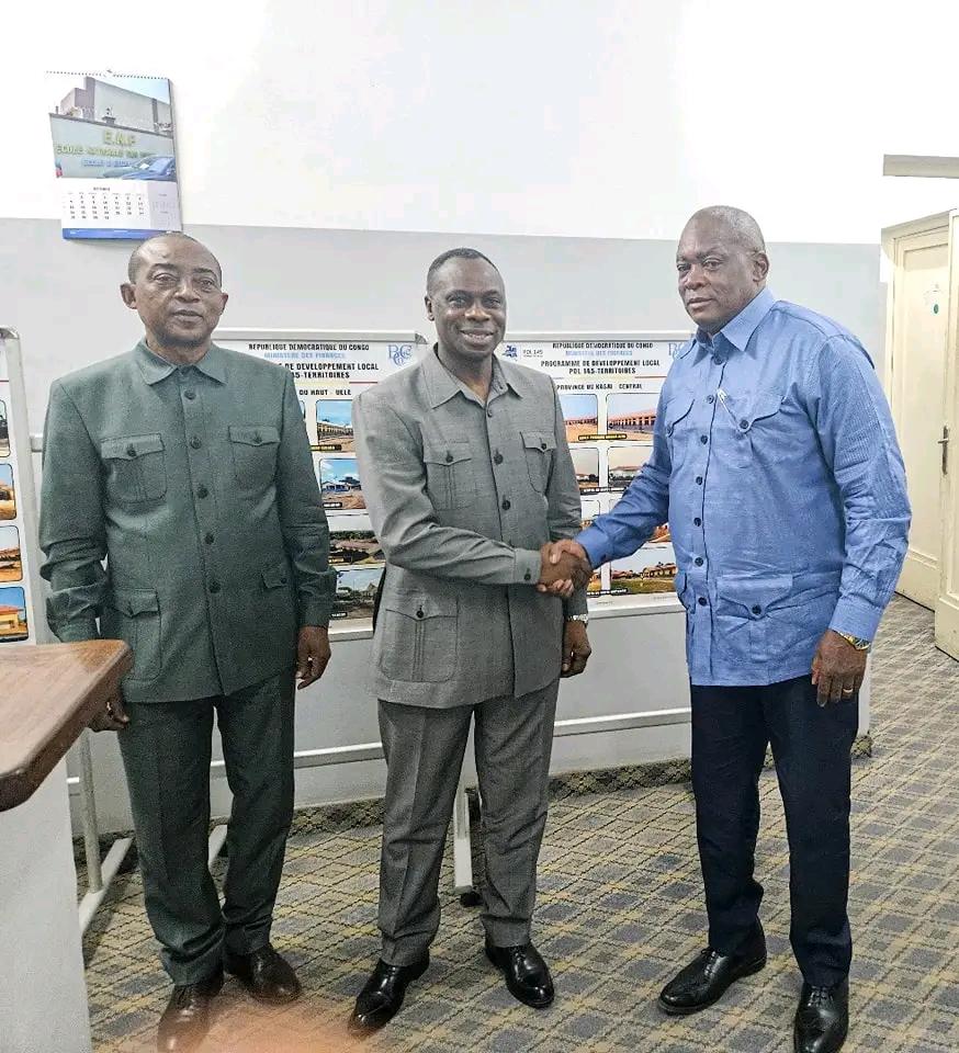 Échanges fructueux entre Jean-Paul MBUEBUA KAPO et le DG du BCECO sur le programme PDL 145T

KINSHASA, LE 11 OCTOBRE 2024 | #CELCOM-PROGOU.

Dans un cadre collaboratif, le Gouverneur du Kasaï Oriental, Jean-Paul Mbuebua Kapo, a rencontré vendredi 11 octobre 2024, le Directeur