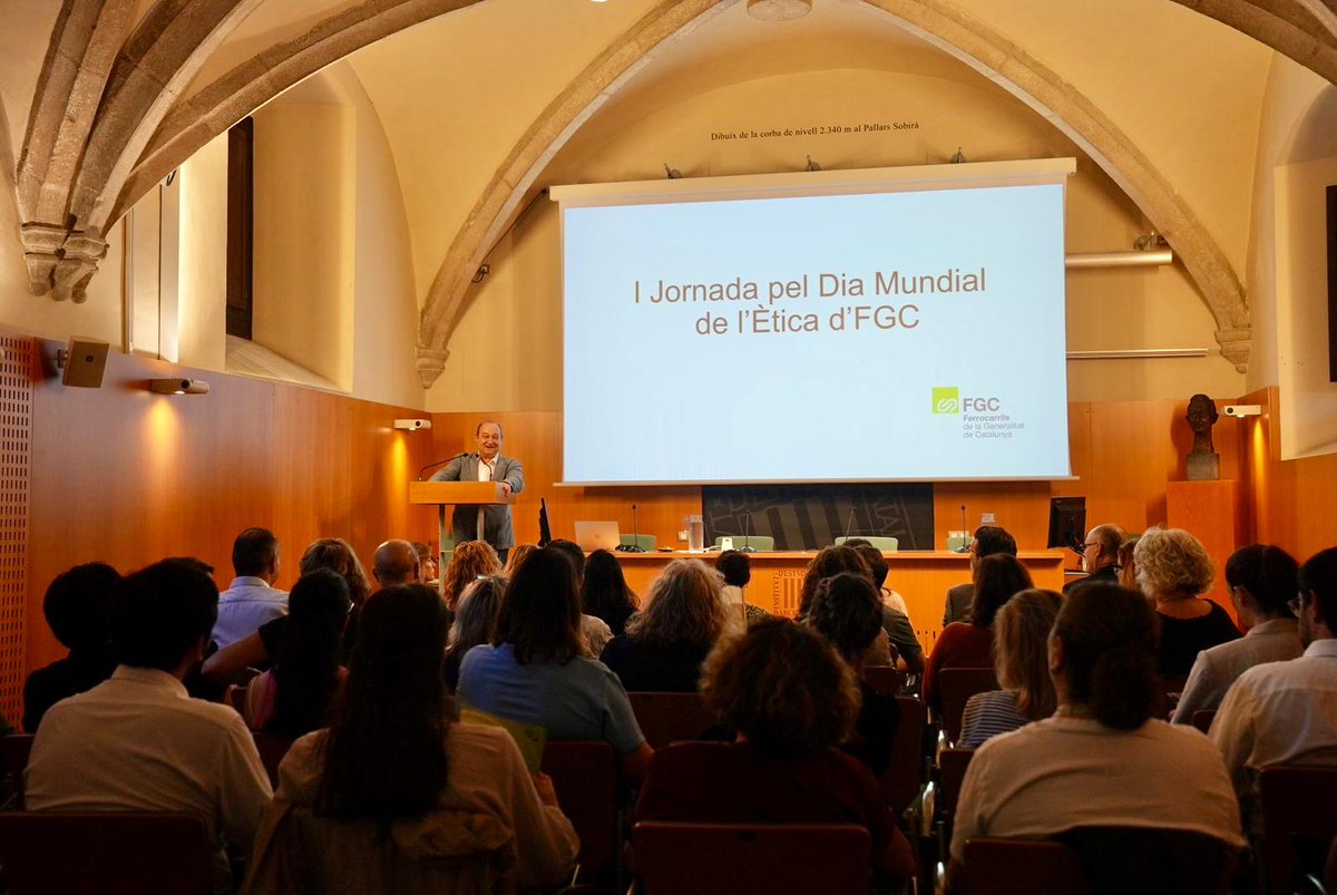 FGCcorporatiu's tweet photo. 📸 El president de #Ferrocarrils, Carles Ruiz (@carlosruiztwitt), ha donat la benvinguda a les persones que han participat a la I Jornada pel Dia Mundial de l'Ètica, organitzada pel Comitè d'Ètica d'#FGC 🧩

🗣️ "Hem de situar l'ètica com un element central de la nostra feina" https://t.co/7vPpQYCJm5