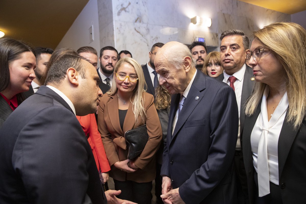 Milliyetçi Hareket Partisi grup toplantısı sonrası Liderimiz Sayın Devlet Bahçeli Bey ile Türkiye Büyük Millet Meclisi’nde hatıra fotoğrafı çekildik.
