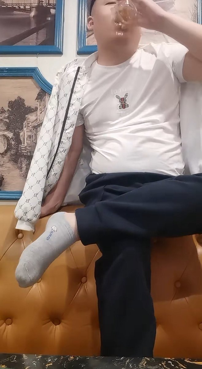 这种爷们臭脚谁不爱