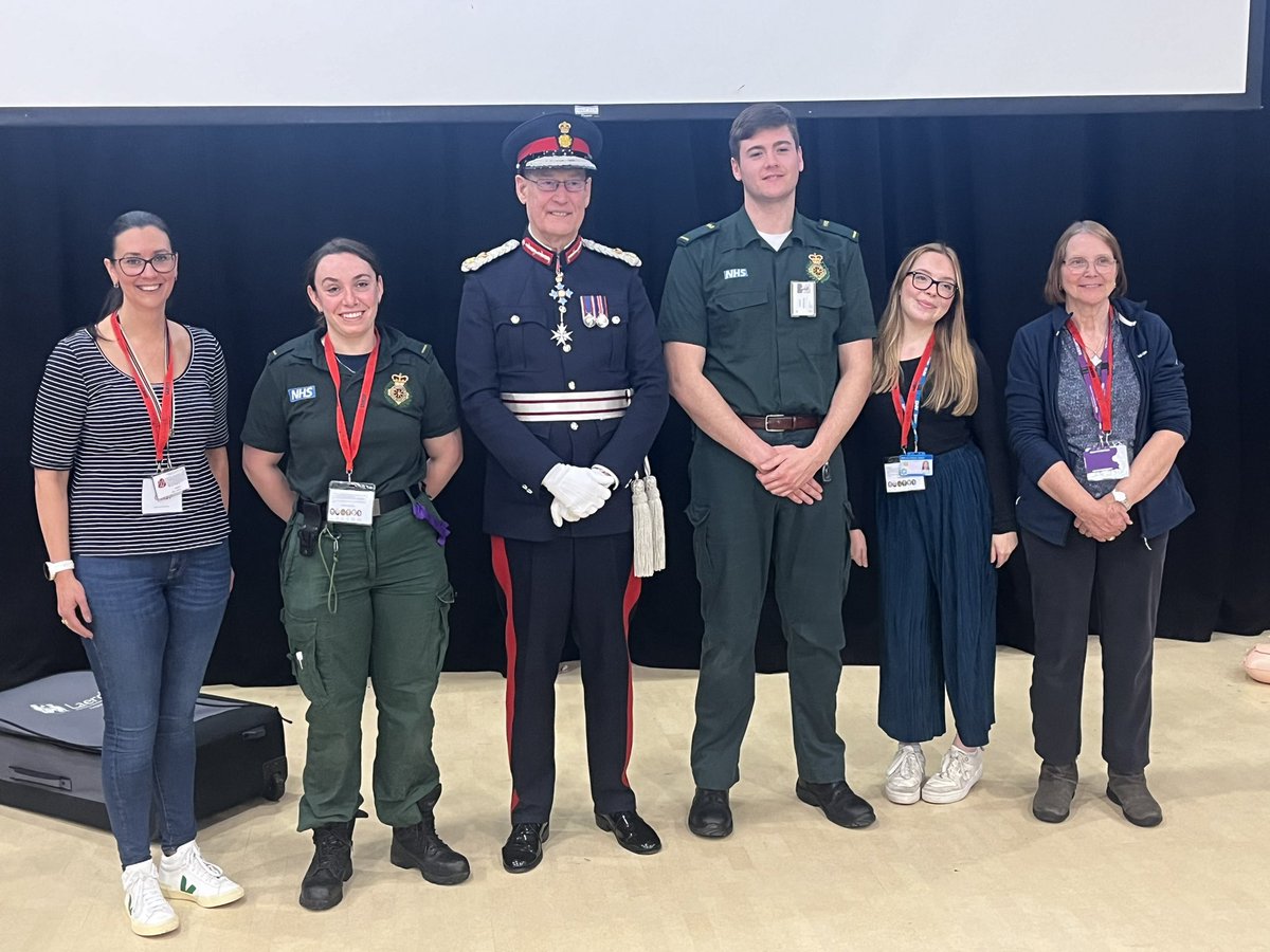 LordLtWY's tweet photo. It was great to visit @RoundhaySchool to support #RestartaHeart Day and to congratulate them on their Outstanding @Ofstednews rating. Thank you to the wonderful volunteers led by @YorksAmbulance for providing the training for this life saving skill. https://t.co/DBHe5nm8fe