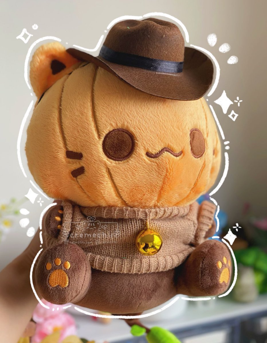 cremechii's tweet photo. Should Pepper go as a cowboy or detective for Halloween? 🎃🐈‍⬛ https://t.co/nQB8G0Lr2i