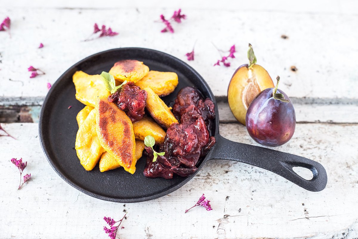 To chyba jeden z moich pierwszych przepisów na blogu :)

*dyniowe leniwe ze śliwkami <3

odczarujgary.pl/dyniowe-leniwe…