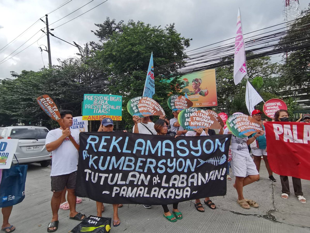 aynational's tweet photo. TIGNAN: Kasama ang Agham Youth sa kilos protesta sa Department of Agriculture ngayong pandaigdigang araw ng kagutuman upang tuloy na ipaglaban ang panawagan sa pagsuporta ng lokal na produksyon, hindi ang pagkadepende sa importasyon. https://t.co/MSLLMPKEXB