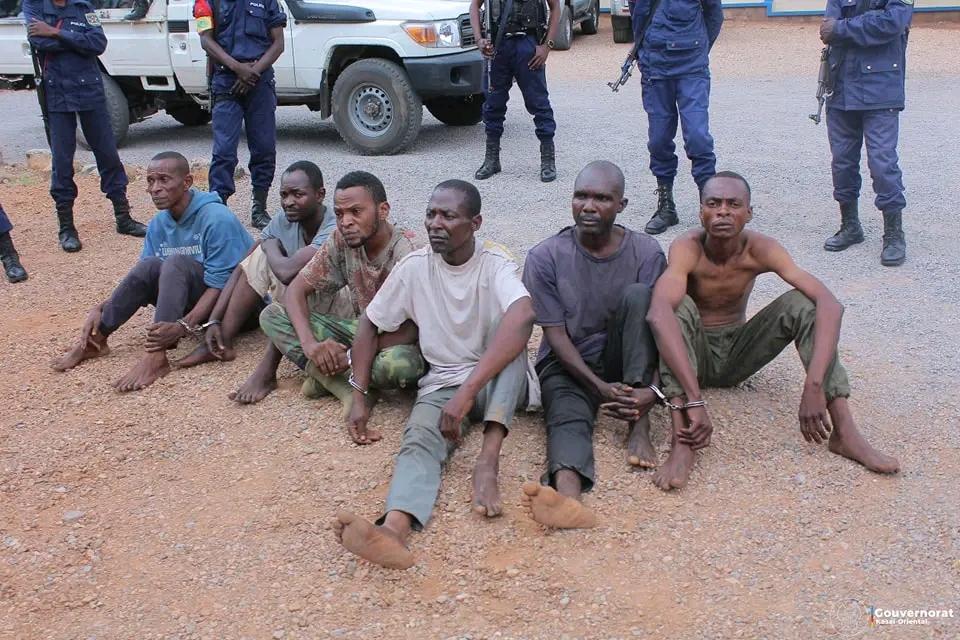 Un groupe de présumés bandits présentés à Augustin KAYEMBA MULEMENA

MBUJIMAYI, LE 14.10.2024/CELCOM-PROGOU.

De présumés voleurs à main armée ont été présenté au Gouverneur intérimaire, Docteur Augustin KAYEMBA MULEMENA, ce lundi 14 octobre 2024 au Gouvernorat de Province, par