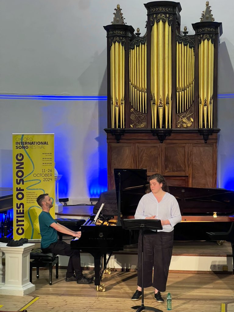 Daniel Norman (@dannormski) on Twitter photo Jess Dandy and John Reid radiant in rehearsal for today’s <a href="/OxfordSong/">Oxford Song (formerly Oxford Lieder)</a> lunchtime recital of Das Lied Von der Erde on the Holywell Music Room.
oxfordsong.org/events/song-of… Jess Dandy and John Reid radiant in rehearsal for today’s <a href="/OxfordSong/">Oxford Song (formerly Oxford Lieder)</a> lunchtime recital of Das Lied Von der Erde on the Holywell Music Room.
oxfordsong.org/events/song-of…