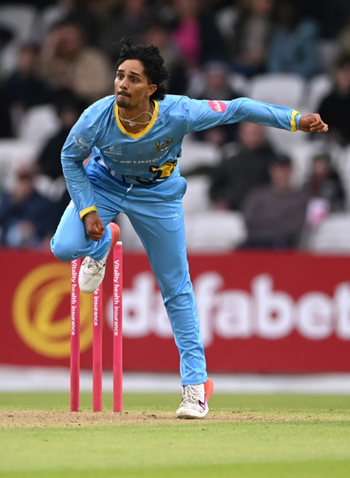 MyBCU's tweet photo. Jafer Chohan has become the first South Asian Cricket Academy graduate to be called up by England. 🏏

SACA began as a research project at BCU, by @BCUAlumni Dr Tom Brown, less than three years ago. 

📰Read more: https://t.co/Ex4wwIiMD9 https://t.co/HsIHeWOrVj