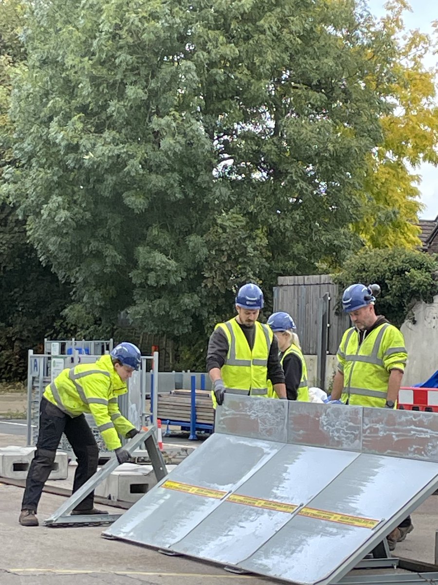 MariaHerlihyEA's tweet photo. #Floodaction week ,field teams exercising the deployment of temporary barriers #Guilford .You can check if you live or work in an area which is long term risk of flooding @gov.uk or call flood line and register for our free flood warning service. https://t.co/3sMdfCnLLn