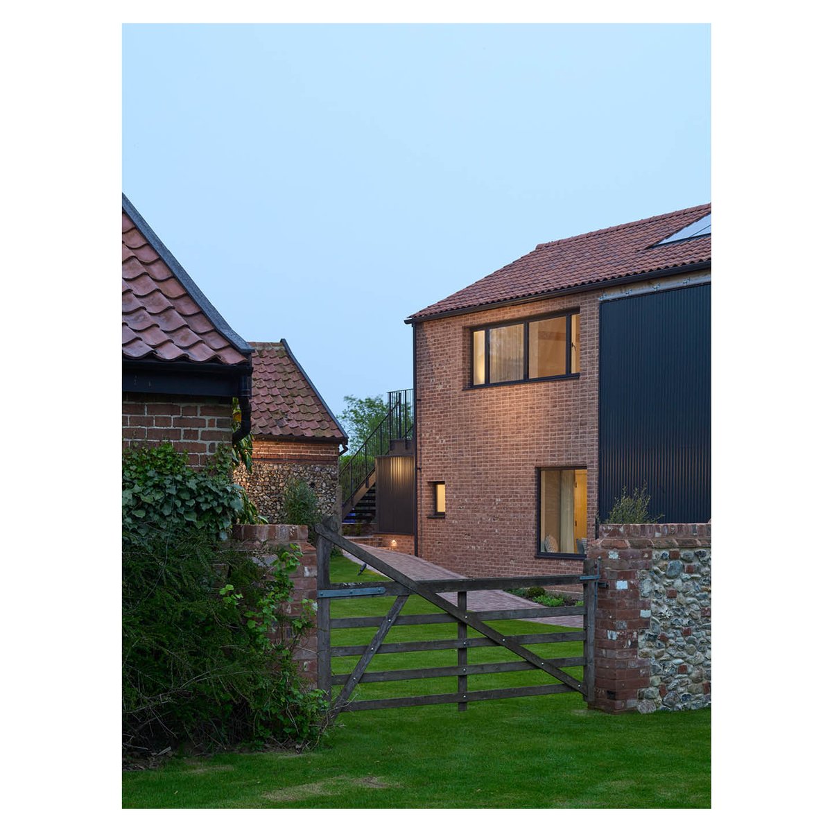 Meredith Bowles. (@meredithmole) on Twitter photo Recently we’ve been looking at the energy performance of Alde Valley Barn, a new low energy holiday house in Suffolk. Happy to see 2 years on it has a heating demand in line w/PassivHaus targets & energy use is performing as intended, close to RIBA 2030 & LETI
📸<a href="/nickguttridge/">Nick Guttridge</a> Recently we’ve been looking at the energy performance of Alde Valley Barn, a new low energy holiday house in Suffolk. Happy to see 2 years on it has a heating demand in line w/PassivHaus targets & energy use is performing as intended, close to RIBA 2030 & LETI
📸<a href="/nickguttridge/">Nick Guttridge</a>