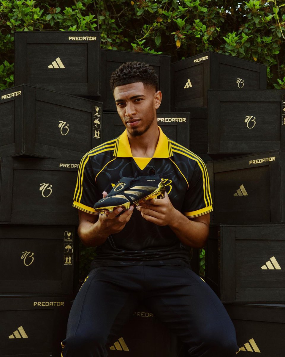 TheBootCycle's tweet photo. 🗣️‘HEEEYYYYYY JUUUUDDDEEEE!’
Introducing the stunning Belligold collection!🥇

Jude Bellingham has just unveiled his new signature boots from adidas, and they’re an exceptional sleek black &amp; gold design.🖤💛

What’s your take on the new Belligold Predators? 🤔

♻️#TheBootCycle https://t.co/jKkukih92f