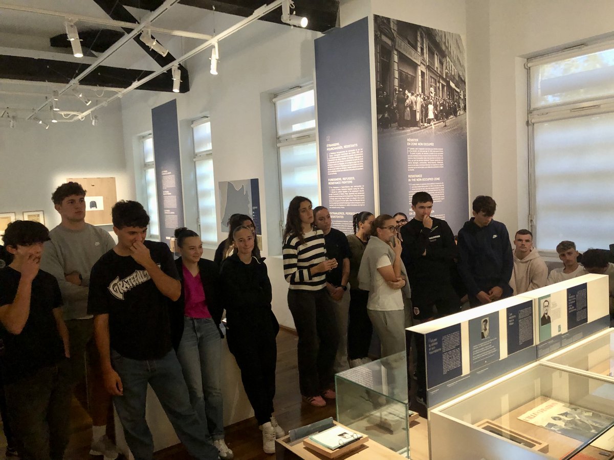 Déodat (@lyceedeodat) on Twitter photo Nos élèves de Terminale en visite au Musée de la Résistance sur le thème « Propagande et contre propagande en temps de guerre » ; visite historique et citoyenne pour mieux appréhender le présent. <a href="/actoulouse/">Académie de Toulouse</a> <a href="/DSDEN31/">DSDEN 31</a> <a href="/FAURIEHERBERT/">A.FAURIE-HERBERT</a> Nos élèves de Terminale en visite au Musée de la Résistance sur le thème « Propagande et contre propagande en temps de guerre » ; visite historique et citoyenne pour mieux appréhender le présent. <a href="/actoulouse/">Académie de Toulouse</a> <a href="/DSDEN31/">DSDEN 31</a> <a href="/FAURIEHERBERT/">A.FAURIE-HERBERT</a>
