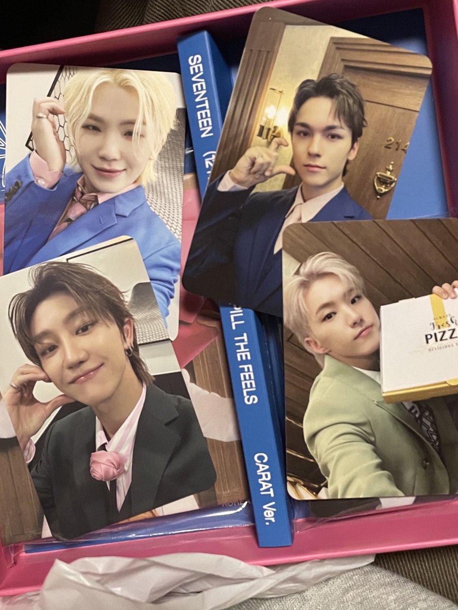 l004si2's tweet photo. 𝐶𝐴𝑅𝐴𝑇盤一枚だけお店でお迎えしたのだけど自引きした！圧倒的顔ハート率！対あり🙂‍↕️🌈✨ https://t.co/UFZde50xQs