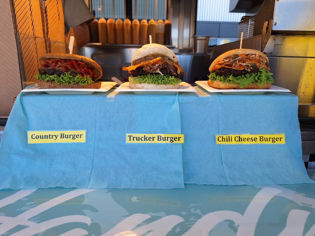 SquidwardatInfa's tweet photo. Better than a Krabby Patty #infa24 #evaandtoms https://t.co/Q6s4154qWh