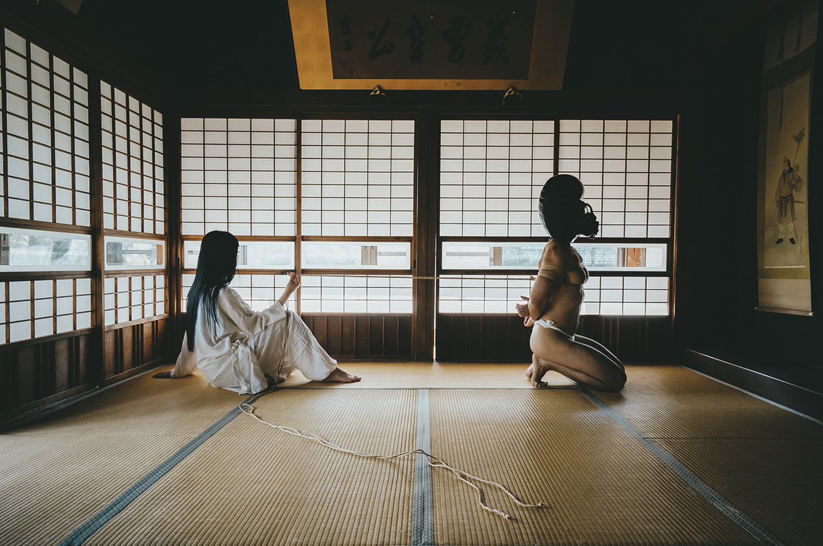 In my past I was enthralled with over-stimulating ties, and now I appreciate the quiet beauty of more subtle ropework. 

Thank you for taking amazing photos <a href="/erisa_satoh/">佐藤恵里沙</a>