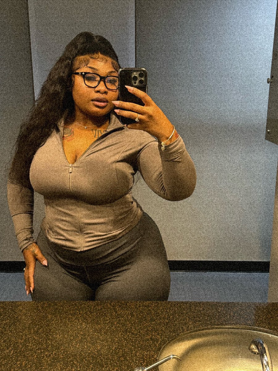 MaarieSeven's tweet photo. Bad af mama https://t.co/O62QOmLGI7