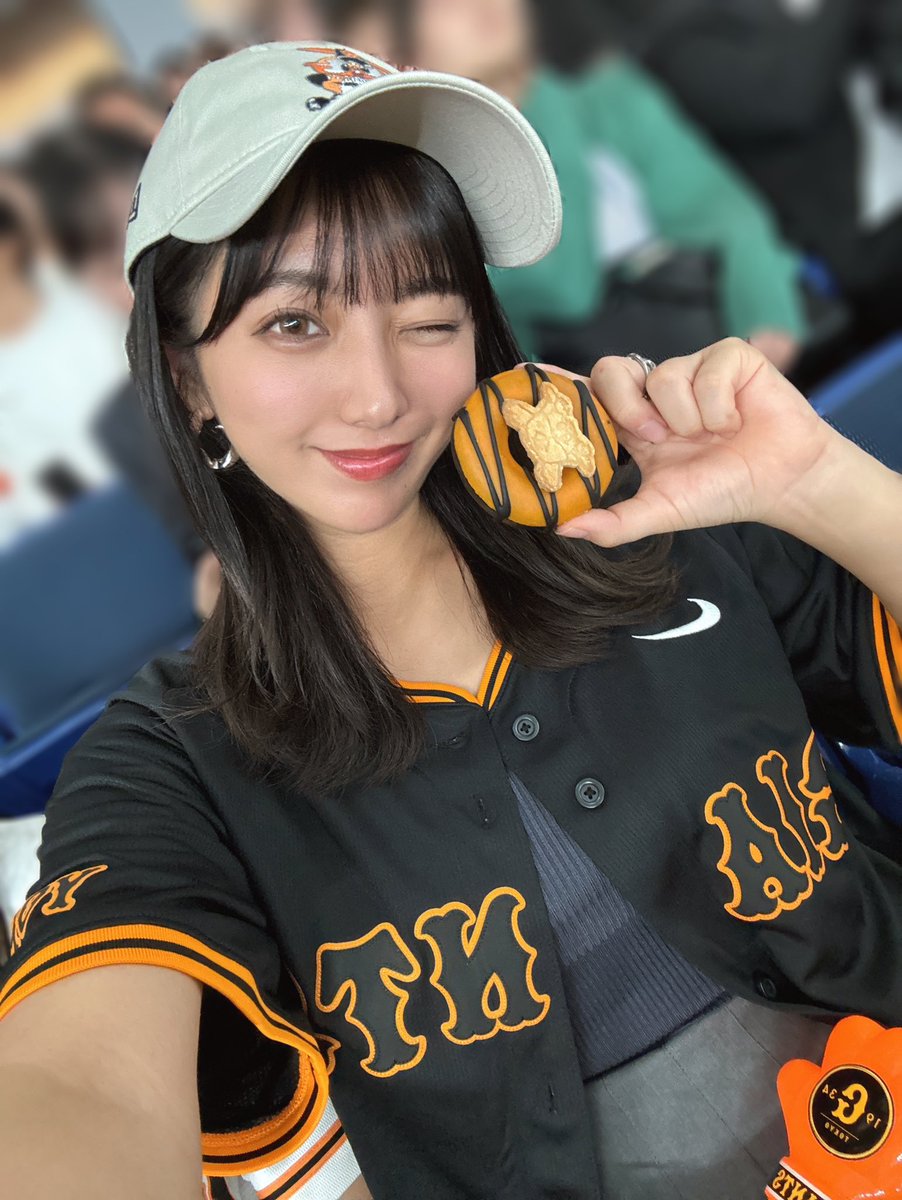 YumenoShirato's tweet image. ここから逆転するために
ジャビットドーナツで気合い注入🍩💪
絶対勝つぞ!ジャイアンツ🧡!!
※このドーナツを食べると手と口が真っ黒になりますので、皆さんお気をつけください⚠️味は最高においしいです🤤
#giants #巨人 #CSファイナル