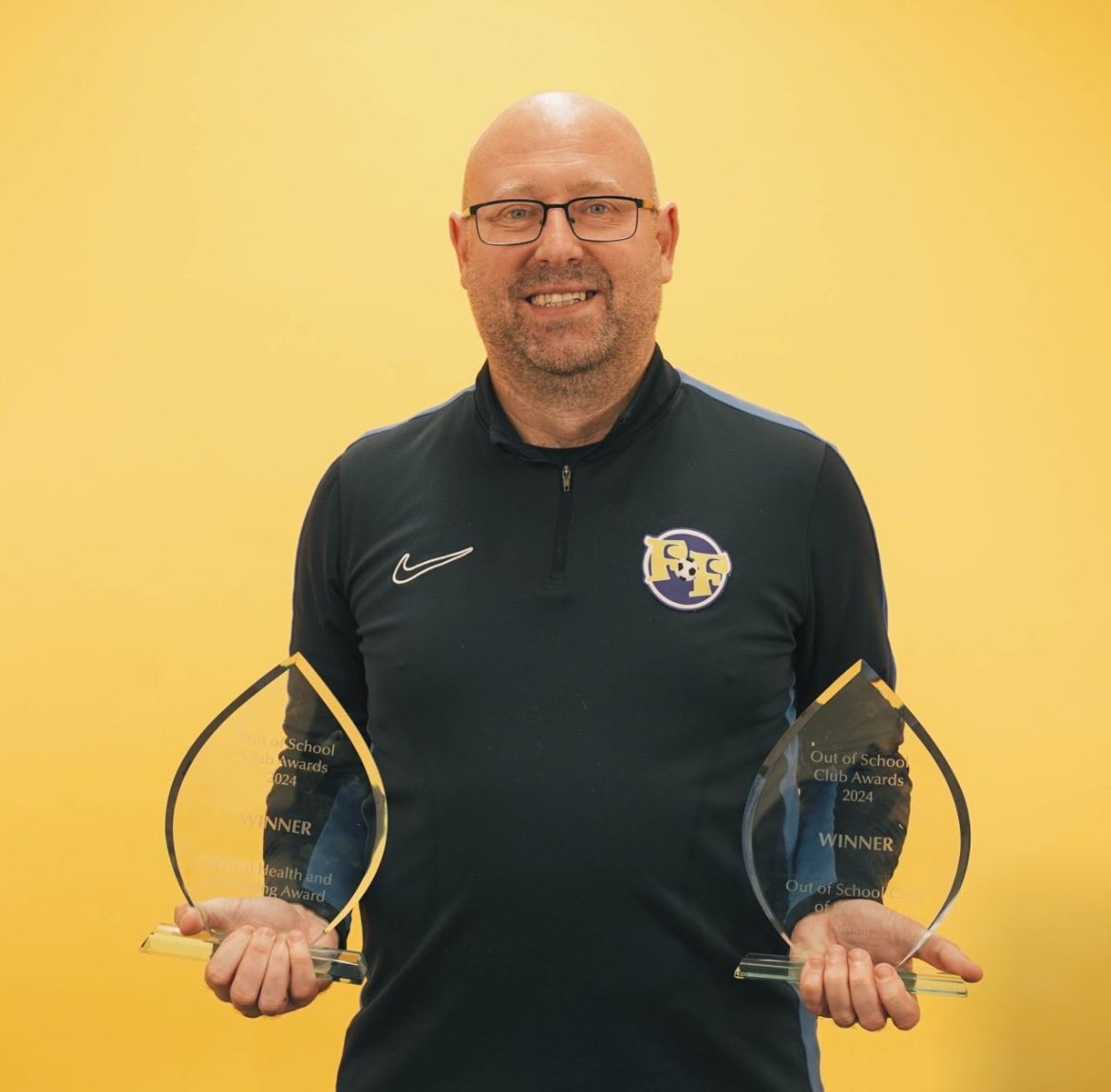 🙌🏻 2 LEGENDS, 2 GREAT MATES, and a week of help and hard work!

Whilst I’ve been away for a week on a short holiday with my family I’ve had two great people help with my communities.

#footballfunfactory #football #thankyou