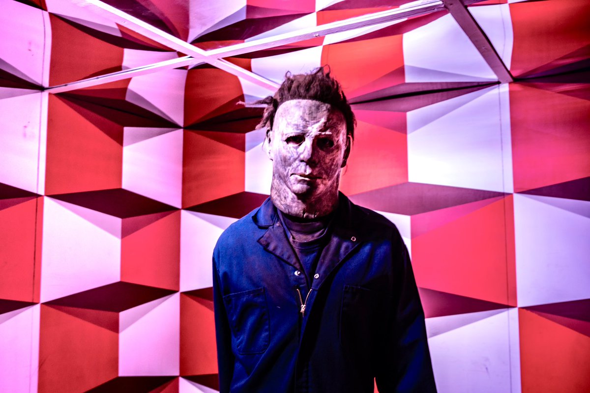 KellyBeckta's tweet photo. @SonyAlpha Spooky Halloween at Casa Loma in Toronto , shot with Sony A7rii and Sony 24-70mm f/2.8 FE GM Lens, I couldn’t pick just one 📸 https://t.co/wQpwqBuvK3