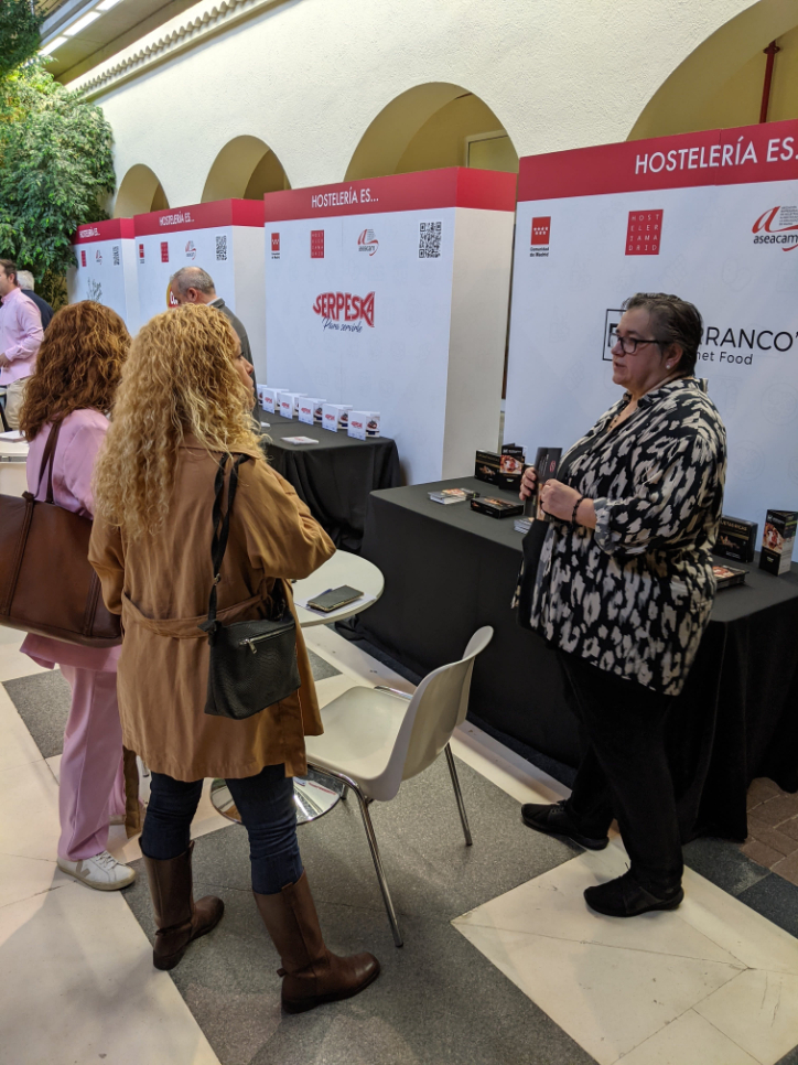 aseacam's tweet photo. ASEACAM ha participado en la organización de un exitoso encuentro con la hostelería de Pozuelo, el el que bajo el nombre "Hostelería es... Pozuelo", productores de Madrid y hosteleros se reunieron para explorar nuevas oportunidades de negocio. https://t.co/0XZipRafwR