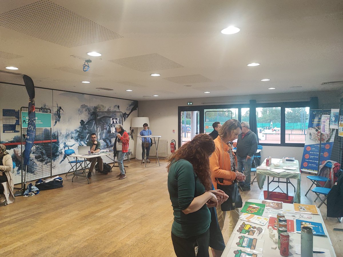AurelieGries's tweet photo. Mercredi sportif 💪🏽
Inauguration du Gymnase Anne Barnéoud, athlète lyonnaise handisport multi-médaillée, rue Croix-Barret #Lyon7 🥳
Nous sommes honoré•es de sa présence 🤗
Puis passage aux rendez-vous #sportsante qui ont lieu ce jour jusqu'à 18h à l'espace Sport Santé de Gerland https://t.co/x8hcH4yp45