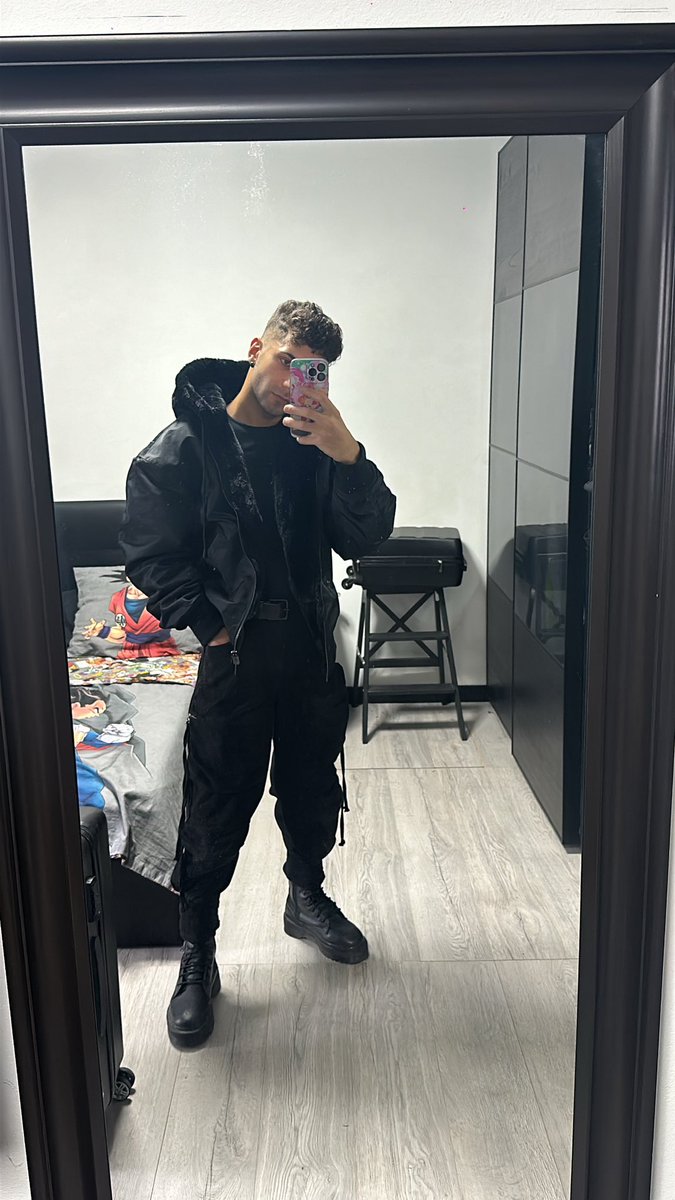 haiizeenn's tweet photo. milano 🔜 https://t.co/YuaS8Vhw4L