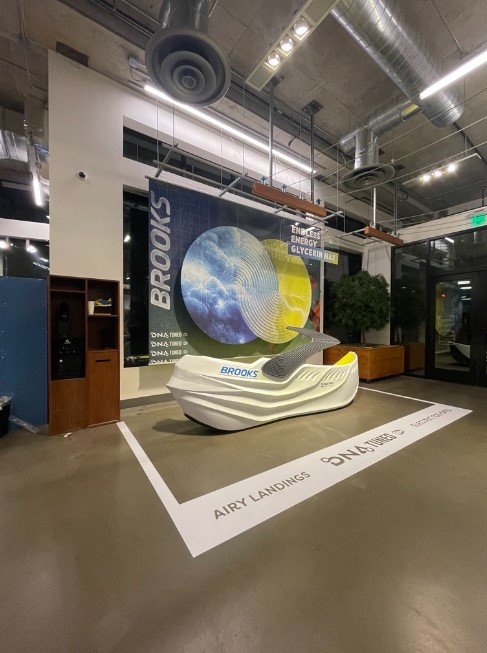 IsiGlobal's tweet image. We’re thrilled to share our first U.S. project with @brooksrunning  at The Trailhead, in Fremont, Seattle!
From dynamic window displays to interactive in-store experiences, we designed a retail environment that captures attention, sparks curiosity, and drives engagement.