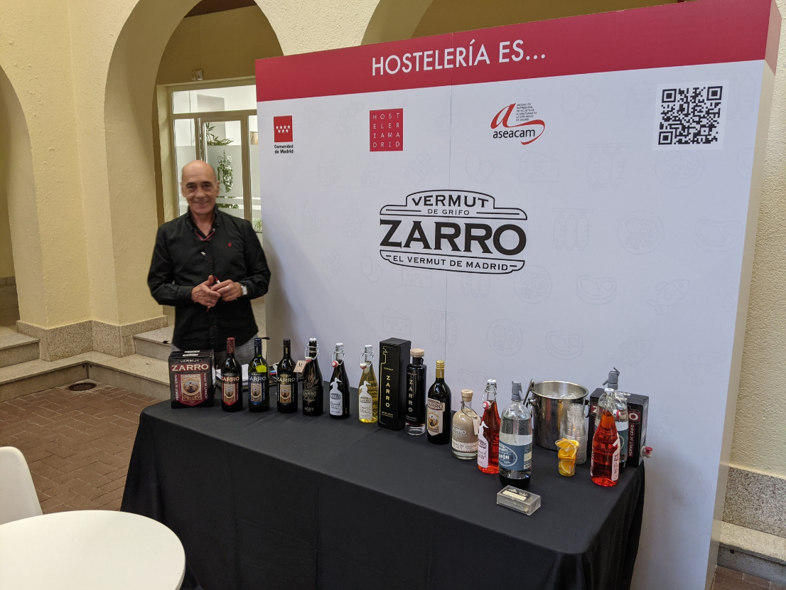 aseacam's tweet photo. y el Presidente de la asociación Hostelería Madrid, José Antonio Aparicio, quienesinteractuaron con productores asociaciados como La Aceitera de la Abuela, Barrancos Food Gourmet, Chocolates Maykhel, Comabu, Lácteas del Jarama, Leikan Meat, Salycop, Serpeska y Vermut Zarro. https://t.co/cn5HmK7PSS
