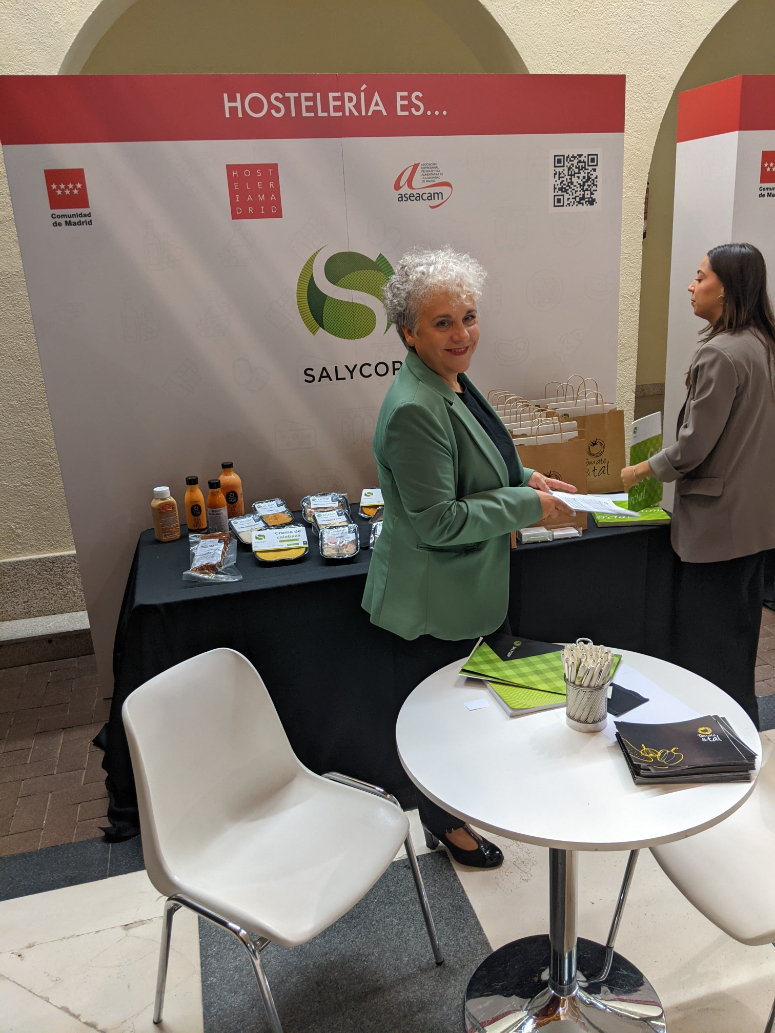 aseacam's tweet photo. y el Presidente de la asociación Hostelería Madrid, José Antonio Aparicio, quienesinteractuaron con productores asociaciados como La Aceitera de la Abuela, Barrancos Food Gourmet, Chocolates Maykhel, Comabu, Lácteas del Jarama, Leikan Meat, Salycop, Serpeska y Vermut Zarro. https://t.co/cn5HmK7PSS