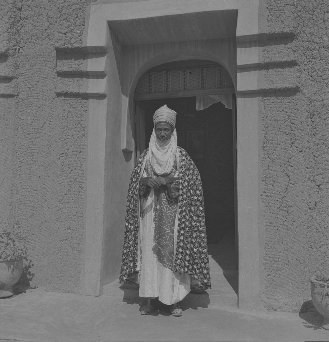 FreeKnowAfrica's tweet photo. 70 years ago, I would have to request for permission from the photographer to be able to repurpose this picture(1st slide)

This is the beauty of public domain, this picture and others works are now freely available to the public to reuse

Visit https://t.co/aJYeHllAiO for more https://t.co/XneK6gnvJT