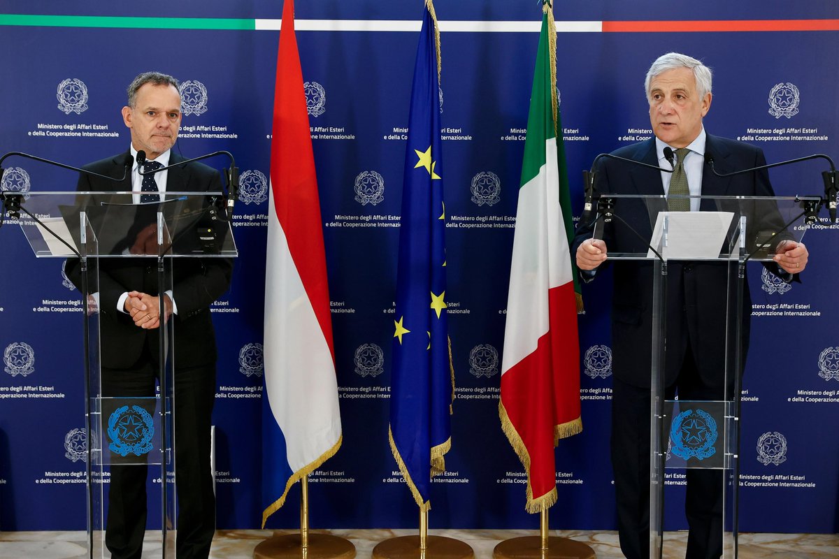 Antonio_Tajani's tweet photo. Ho incontrato  il Min. Esteri olandese @ministerBZ. Abbiamo condiviso priorità di rafforzare il partenariato 🇮🇹🇳🇱, con una strategia comune su #migranti e su competitività europea con nostre imprese. Siamo impegnati per fermare la violenza in #M.O. e per pace giusta in #Ucraina. https://t.co/pZReJEfgaB