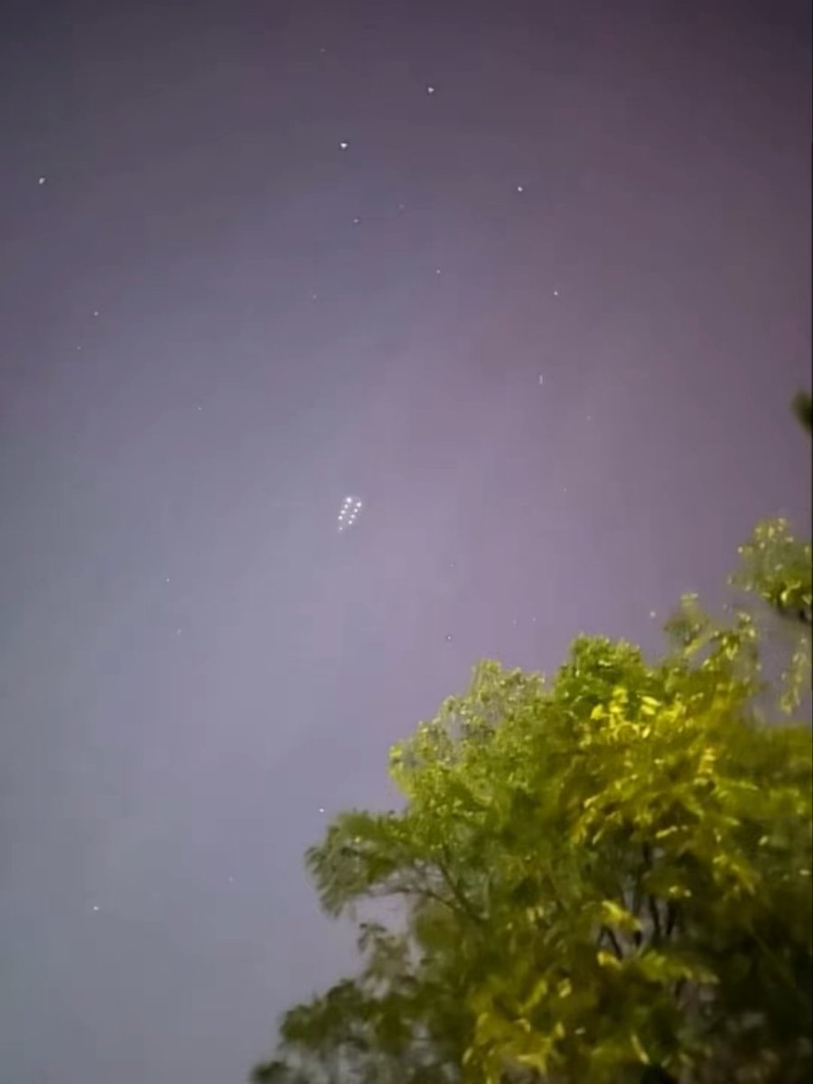 Truthpole's tweet photo. 🚨 A Person who tried to take pictures of the recent Aurora Borealis caught this Mothership looking object on his phone camera
Will post more info regarding this
#Ufotwitter #Ufos #Uap #Ufox #LueElizondo #Ovni #Alien #Disclosure https://t.co/5yPgyKblvc