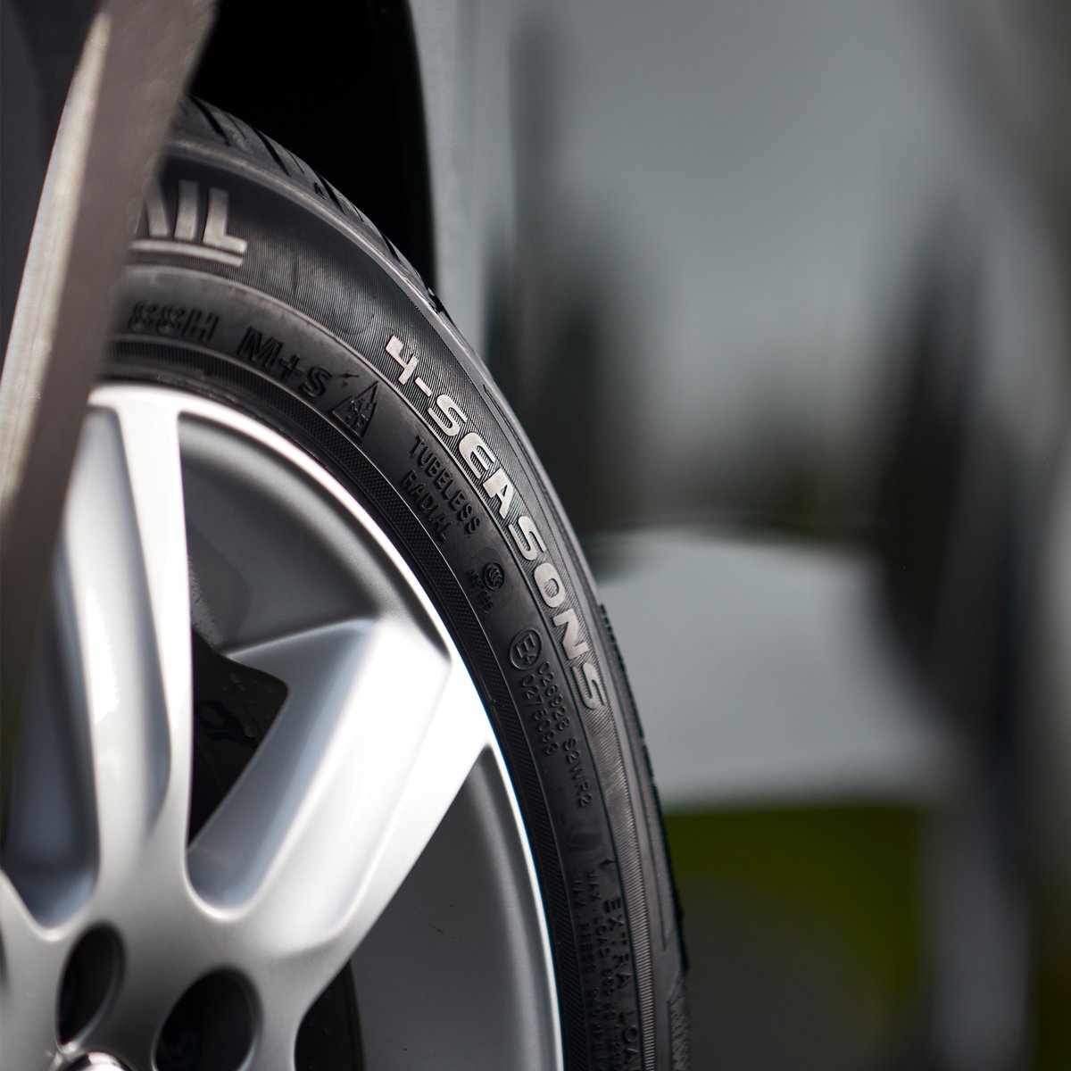 All-season tyres offer a balance of performance across various weather conditions, making them a popular choice for drivers in regions with changeable conditions. 🌦️

Discover our range of all-season tyres: bit.ly/4dvaWPV