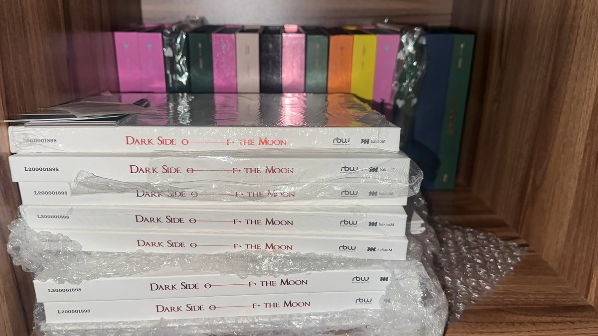mmmfrvvr's tweet photo. MAMAMOO ALBUMS ARE AGAIN AVAILABLE. Just message me and please help me retweet. Thank you! 🤗

wts lfb mamamoo wheein hwasa moonbyul solar https://t.co/U0XutPQXRQ