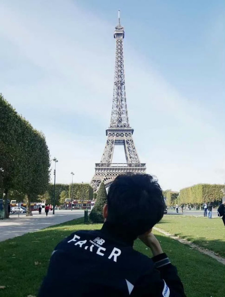 saturdaydamost's tweet photo. Faker in Paris 2015     Chovy in Paris 2024 https://t.co/rm55rSbX6o