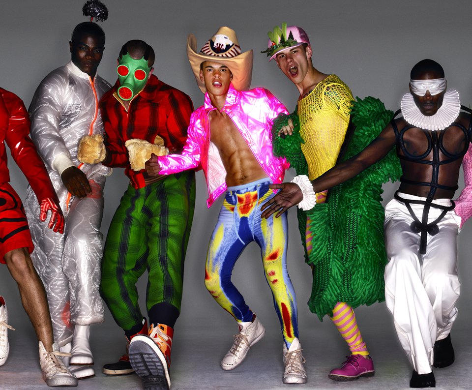 andrebarbero's tweet photo. "Dream the World Awake" (2011)
A retrospective collection that captured Van Beirendonck’s signature dreamlike visions, filled with sculptural garments and intricate detailing. 🌙✨ #DreamTheWorldAwake #FashionArt 7/10👇 https://t.co/y0YFF3GWRo
