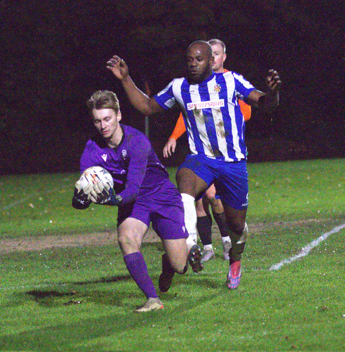 TrowTownFC's tweet photo. A few snaps from last night's win against @KintburyRangers Dev, courtesy of Alwyn Bodman 📸

Our reward is a home tie in the second round against @pewseyvalefc at the Stairway Joinery Ground, with the game scheduled to take place on Saturday 21st December, with a 2pm KO 👊

Our home league fixture scheduled for that day against... Pewsey Vale... will now be rescheduled and a date communicated in due course 💪

#UTB 🐝🐝🐝

@WiltsLeague 🏆