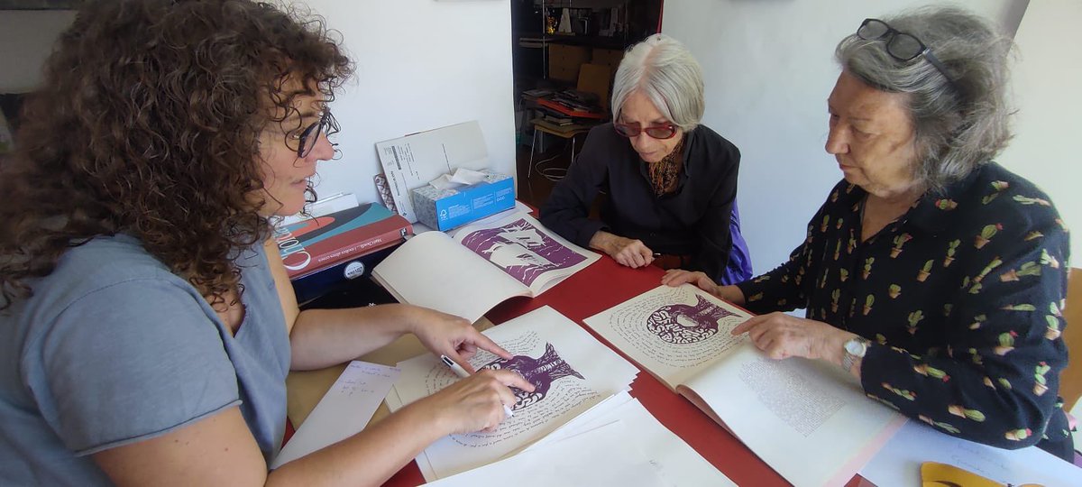 GodallEdicions's tweet photo. 💡Posar un llibre a cuinar sempre fa il·lusió.

Amb la Mari Chordà, la Montse Clavé i la @efonts .

@GodallEdicions https://t.co/Bon6tgQRd2
