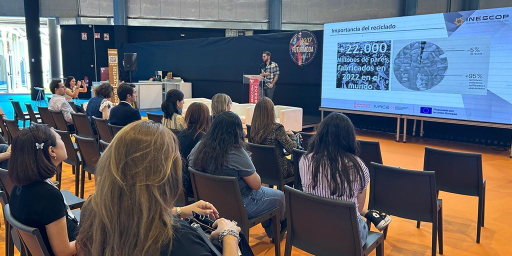 Pedro López, investigador de Robótica de INESCOP, ha explicado en el Foro de Expertos de <a href="/feriafuturmoda/">FUTURMODA</a>, el enfoque del proyecto #DIS4REC para el desensamblado de calzado👠

🗣️"Solo se recicla el 5% y es importante generar nuevo material para pisos o cortes".