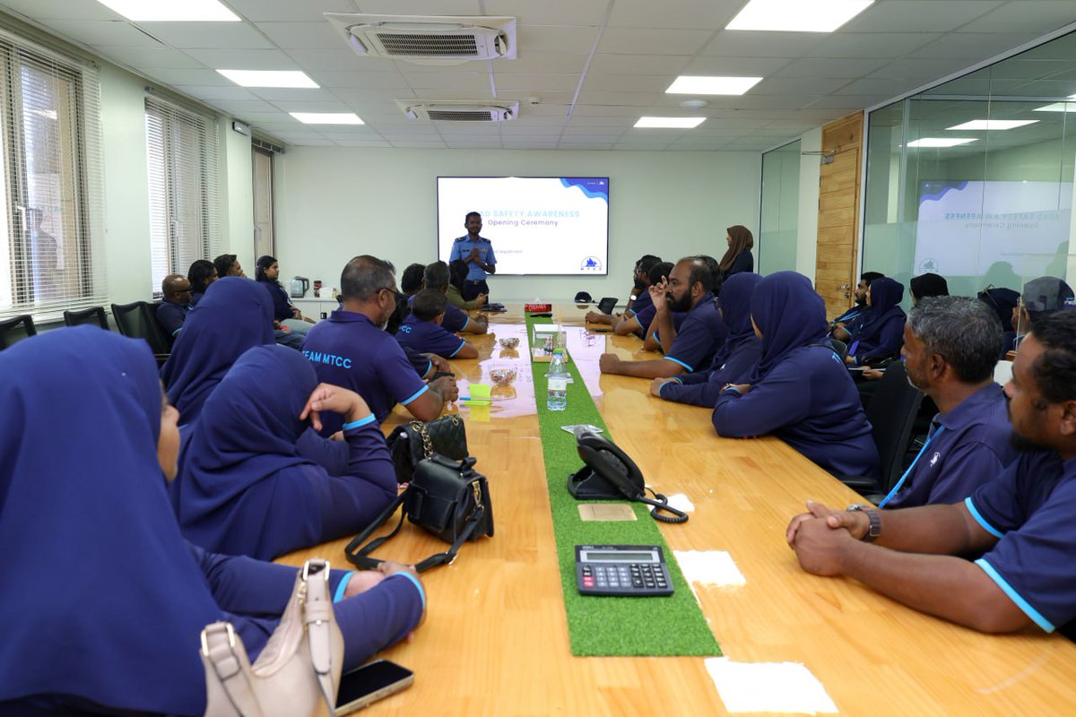 އެމް.ޓީ.ސީ.ސީގެ މުވައްޒަފުންނަށް ޓްރެފިކް އެވެއާނަސް ޕްރޮގްރާމް ފަށައިފި
police.gov.mv/media/news/235…