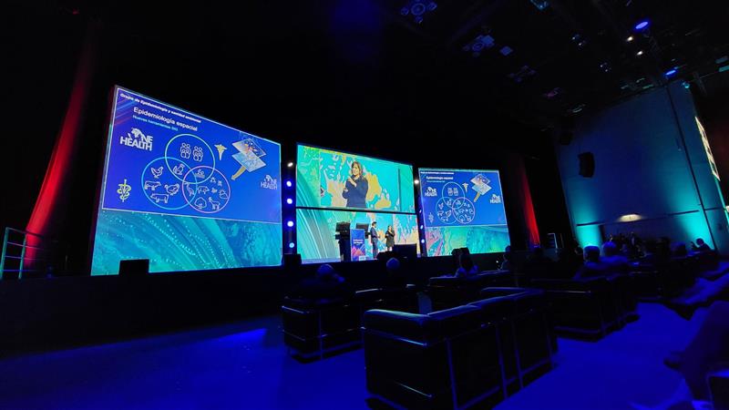 #CEsri24 | Seguimos con el caso de <a href="/INIA_es/">INIA-CSIC</a>  donde nos explican como han utilizado el #GIS para la gestión de las especies invasoras, como el caso de las cotorras.